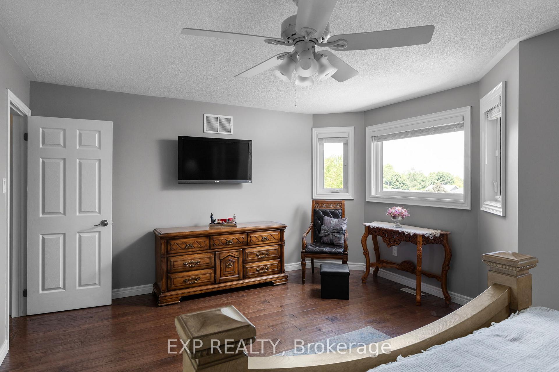Photo 16 of 90 Bishop Drive, Barrie, Ardagh — HOMEH