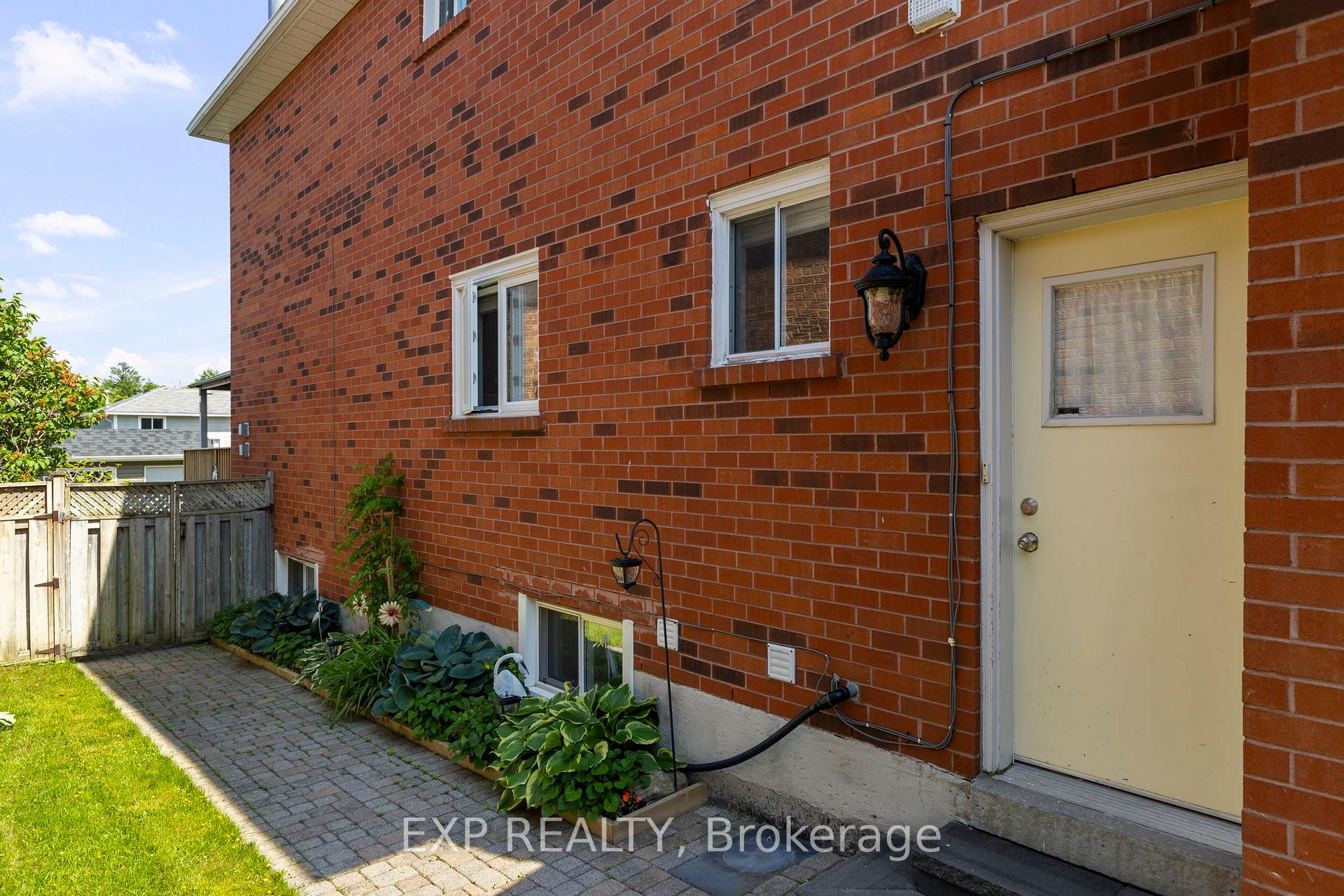 Photo 45 of 90 Bishop Drive, Barrie, Ardagh — HOMEH
