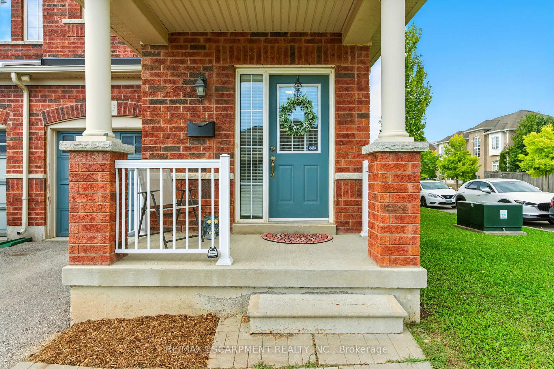 Photo 4 of 115 Skinner Road, Hamilton, Waterdown — HOMEH