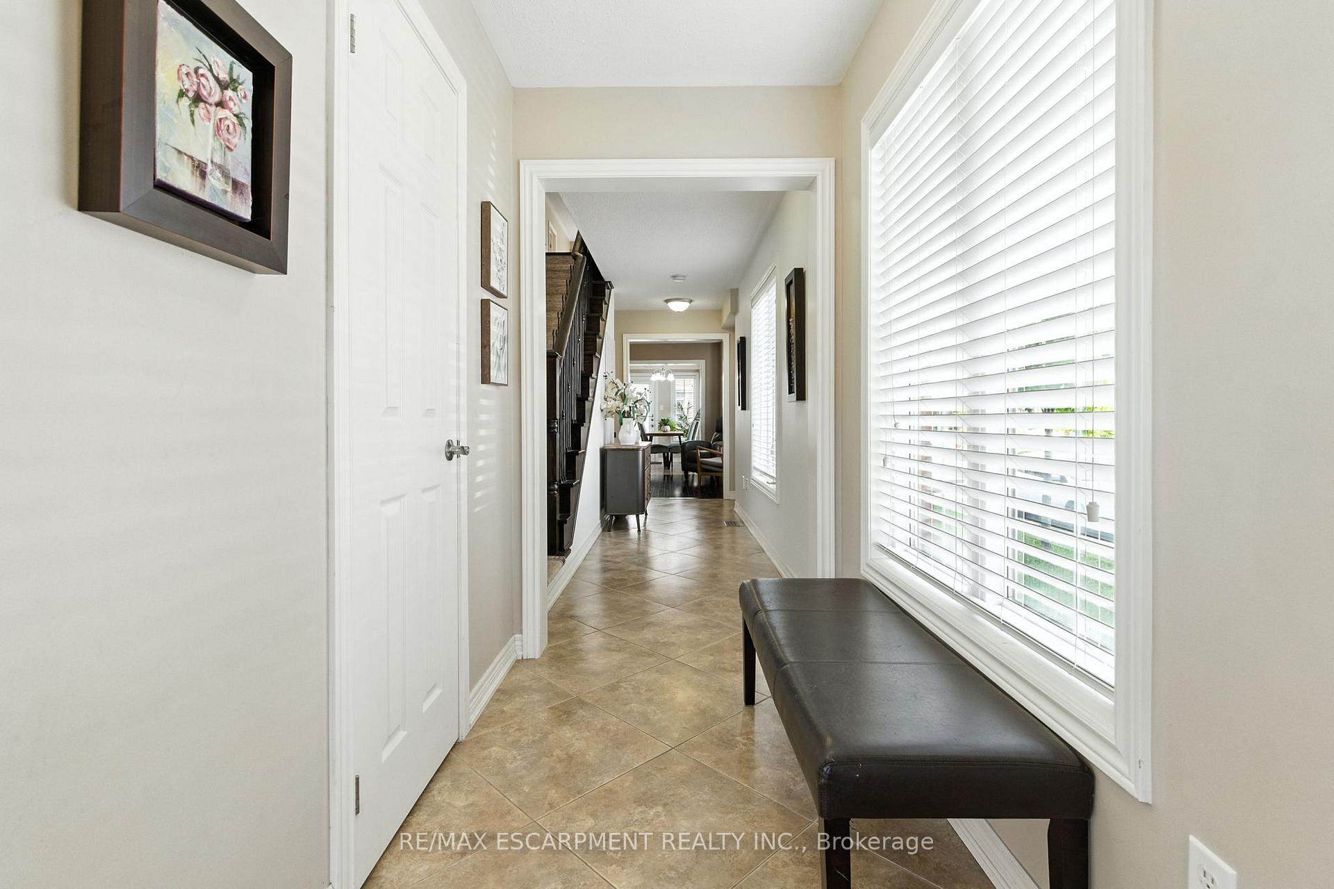 Photo 3 of 115 Skinner Road, Hamilton, Waterdown — HOMEH