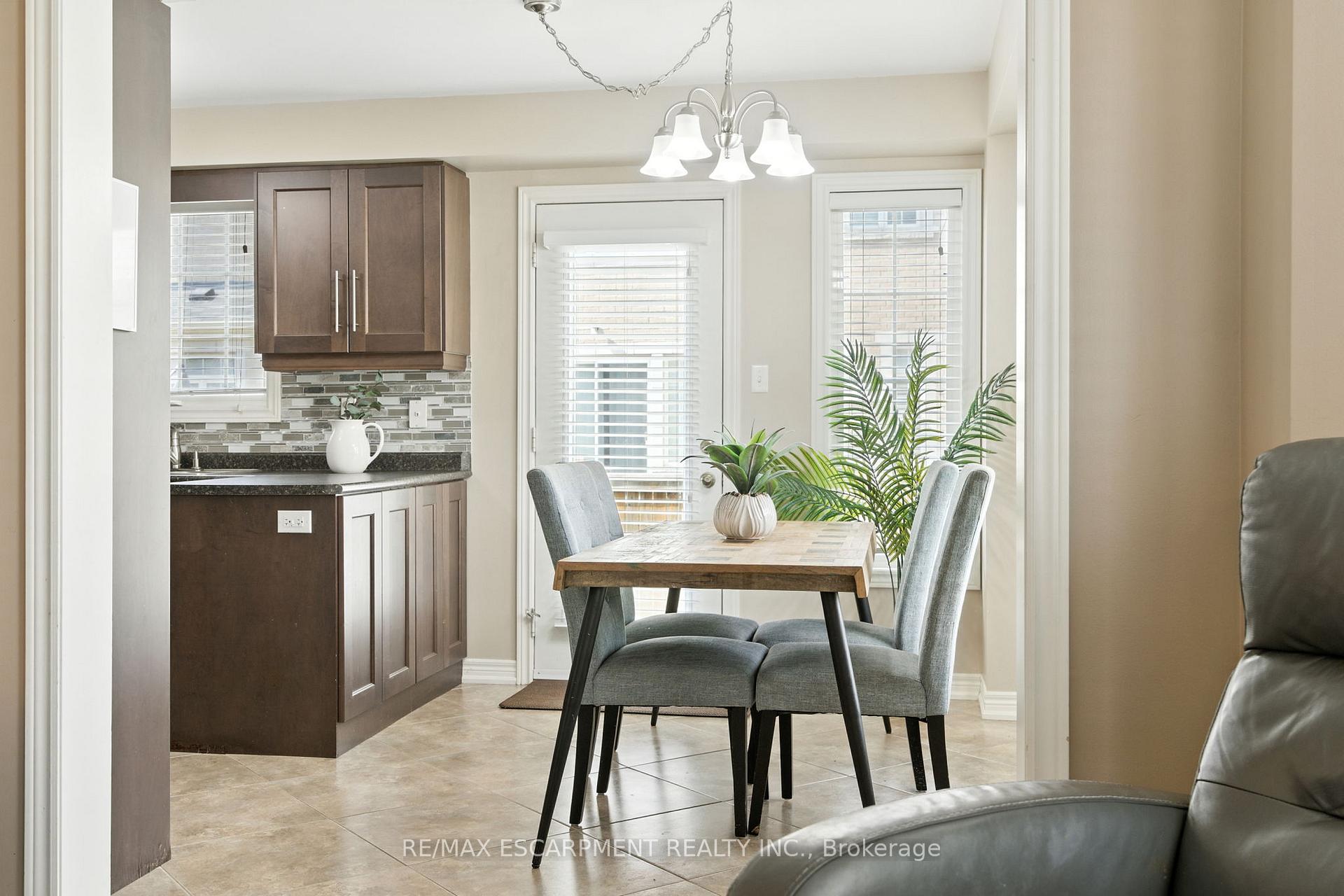 Photo 12 of 115 Skinner Road, Hamilton, Waterdown — HOMEH
