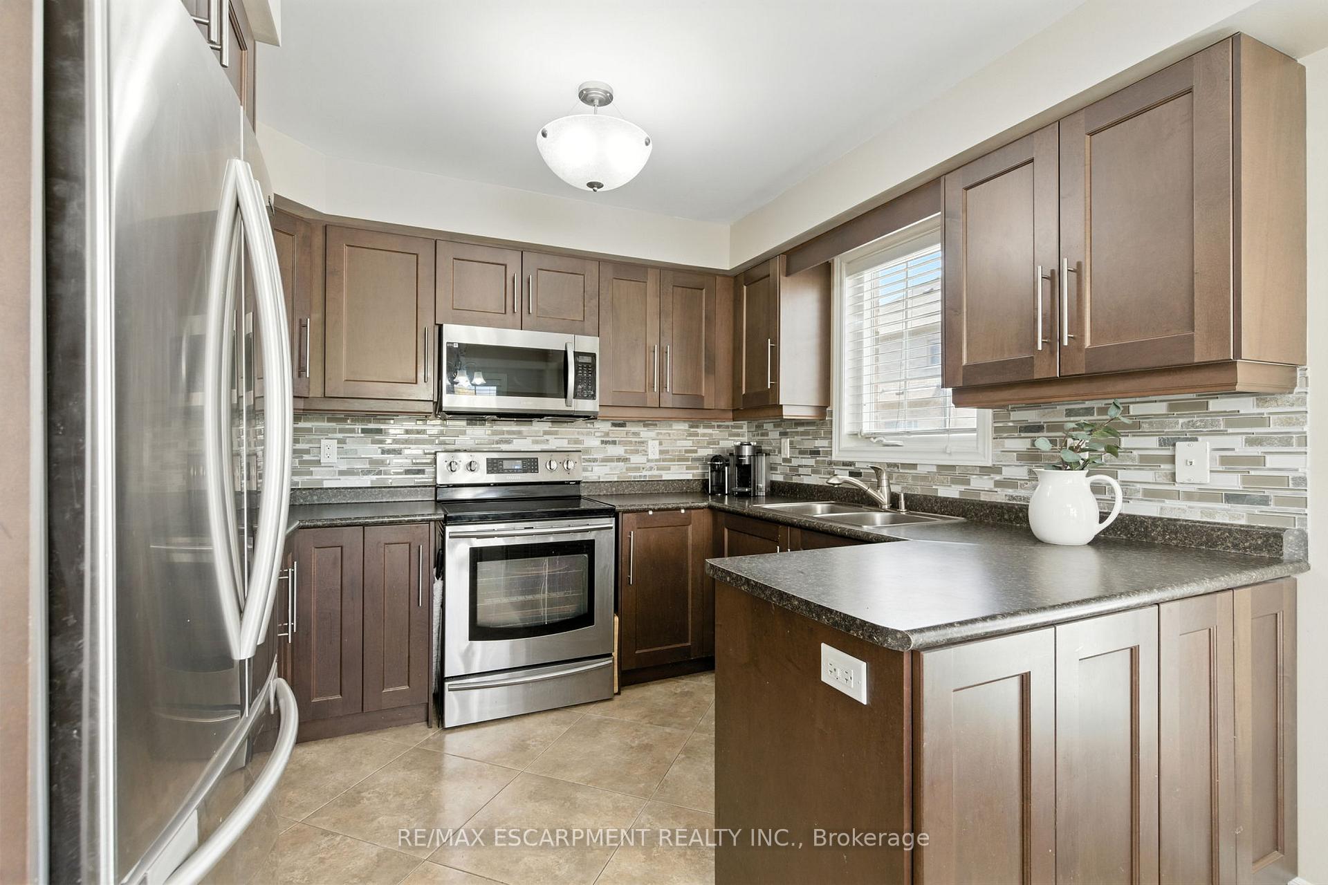 Photo 11 of 115 Skinner Road, Hamilton, Waterdown — HOMEH