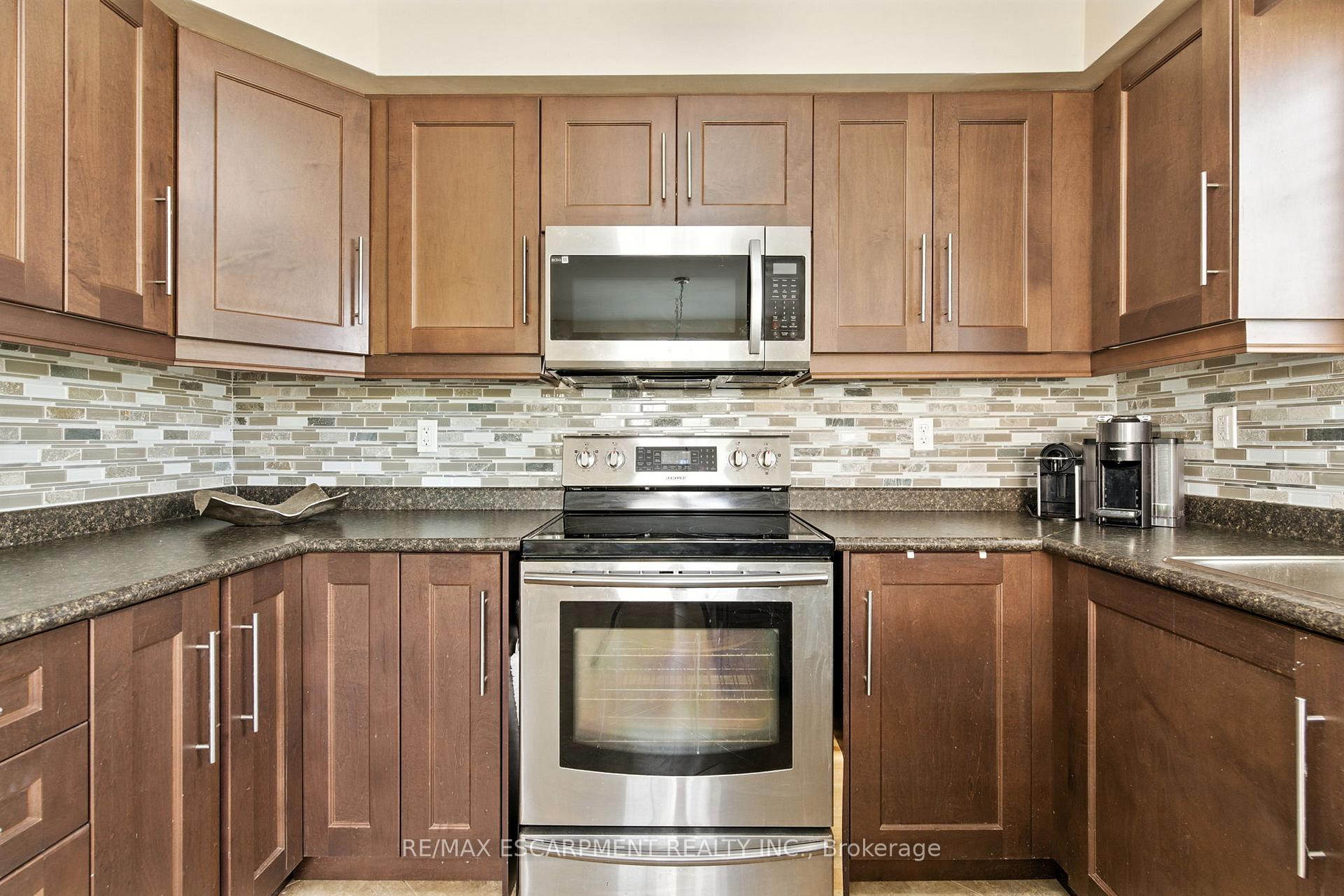 Photo 22 of 115 Skinner Road, Hamilton, Waterdown — HOMEH