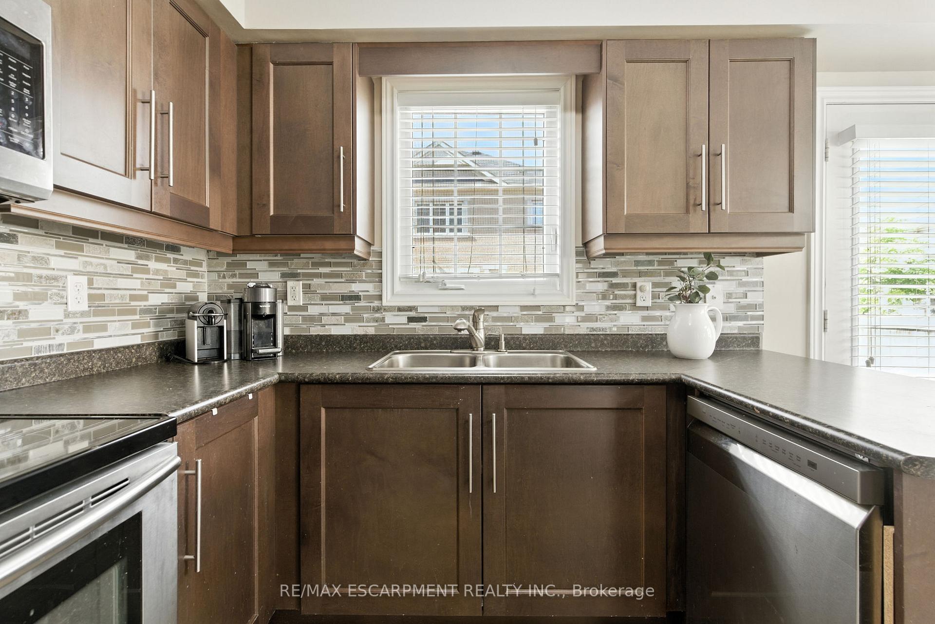 Photo 19 of 115 Skinner Road, Hamilton, Waterdown — HOMEH