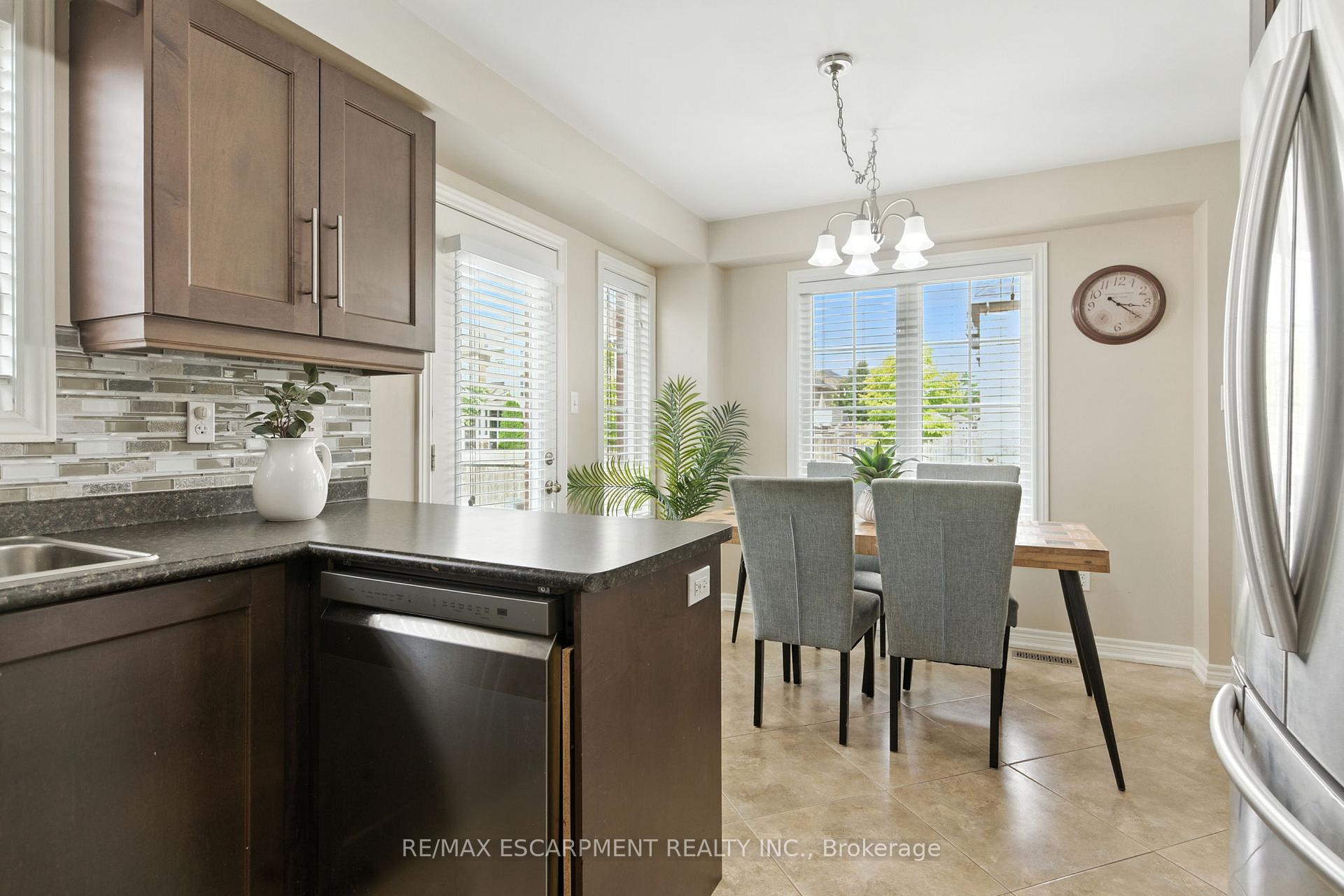 Photo 16 of 115 Skinner Road, Hamilton, Waterdown — HOMEH