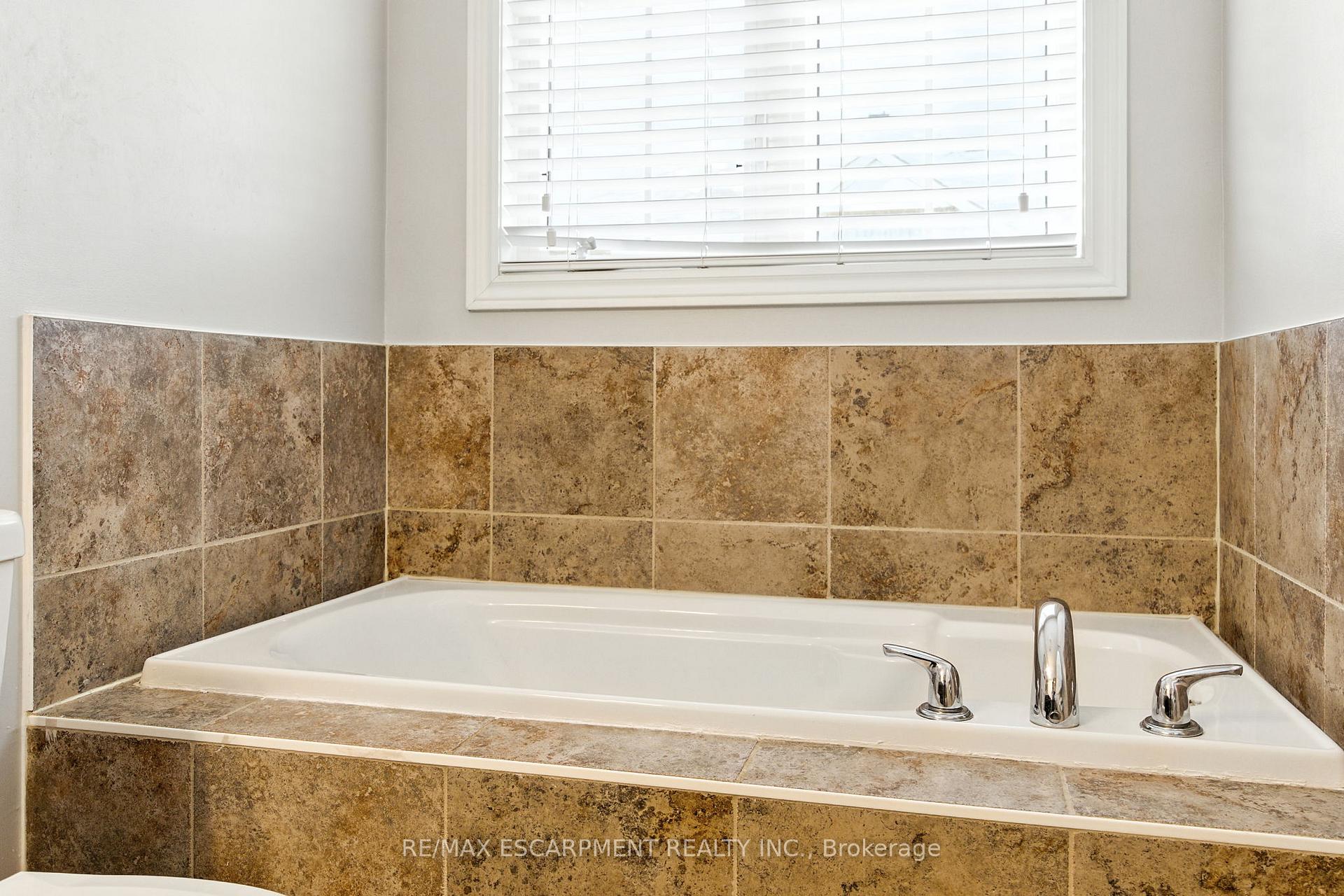 Photo 29 of 115 Skinner Road, Hamilton, Waterdown — HOMEH