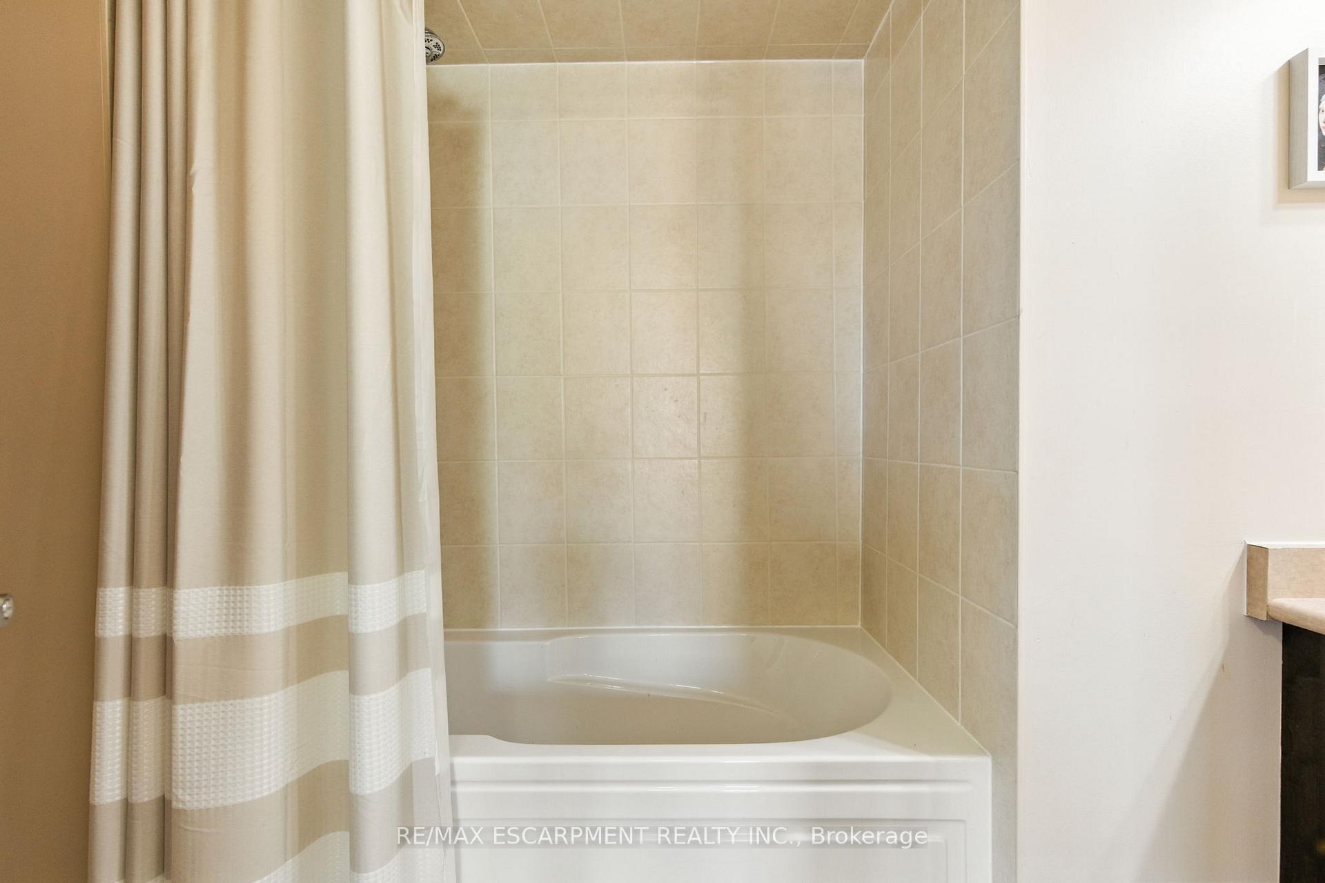 Photo 33 of 115 Skinner Road, Hamilton, Waterdown — HOMEH