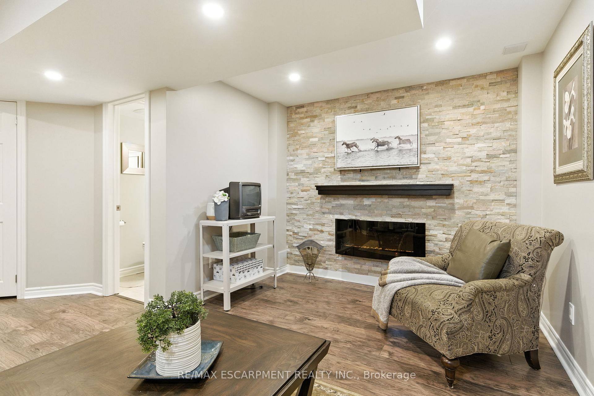 Photo 38 of 115 Skinner Road, Hamilton, Waterdown — HOMEH
