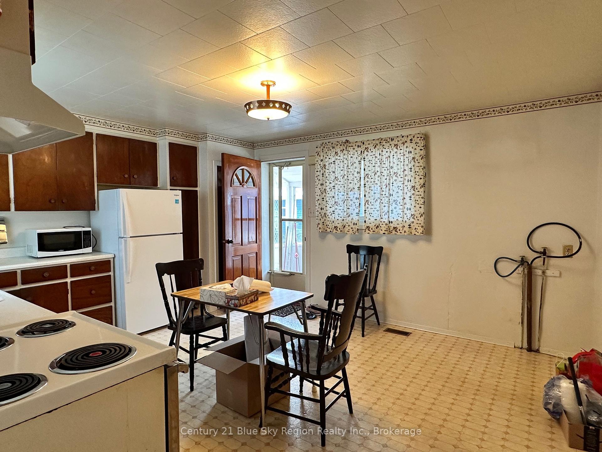 Photo 2 of 461 Brydges Street, Mattawa — HOMEH