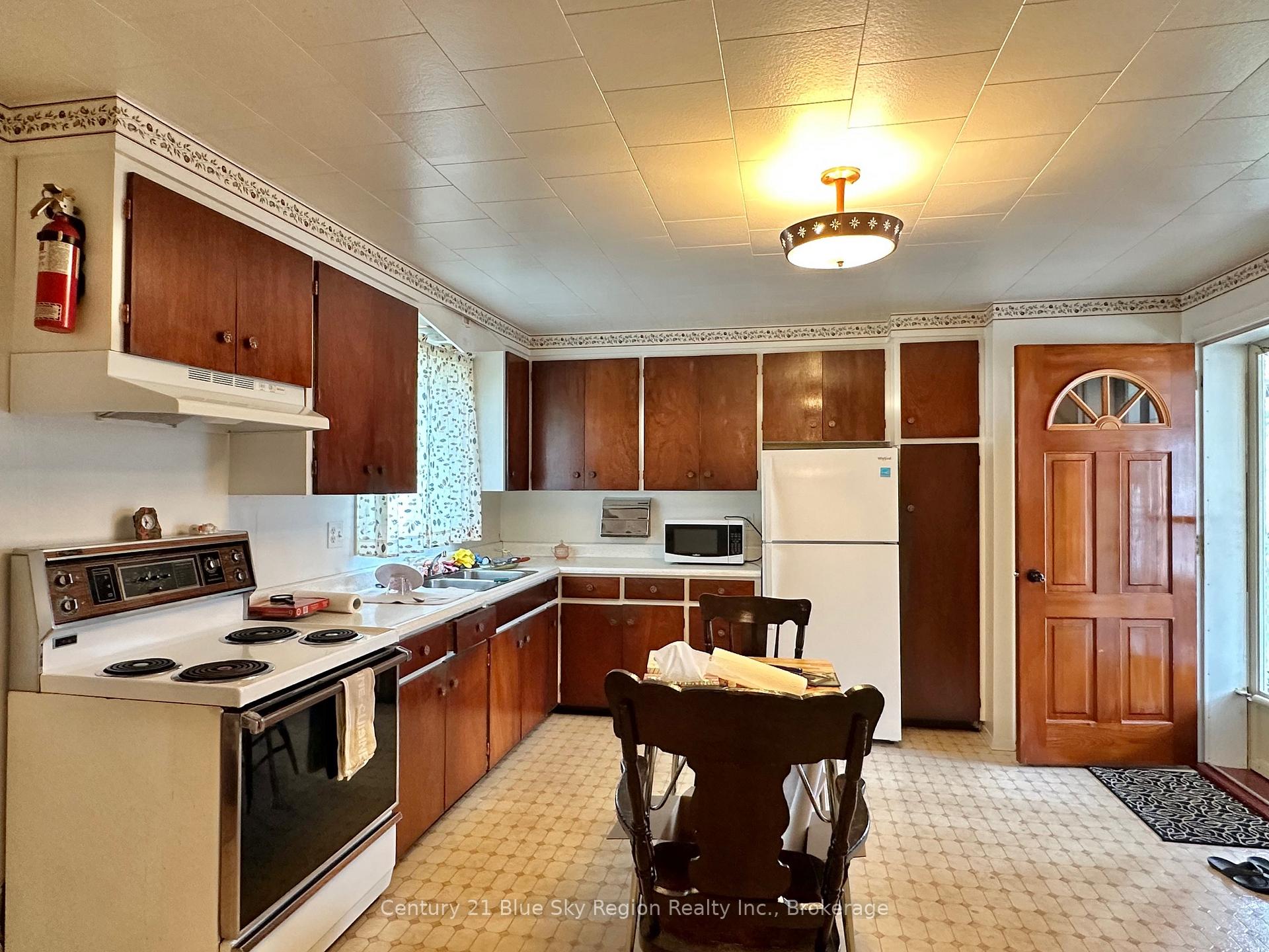 Photo 3 of 461 Brydges Street, Mattawa — HOMEH