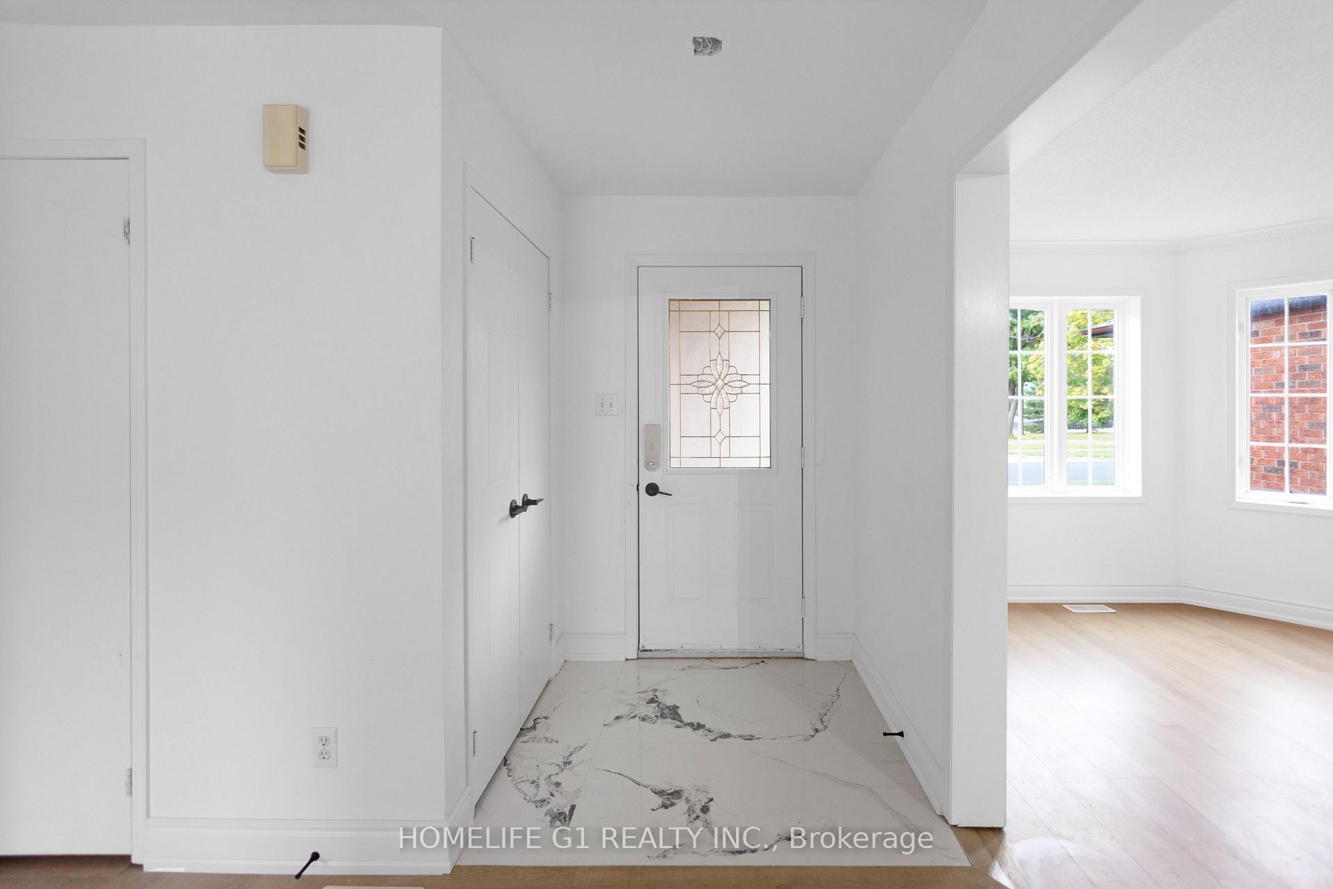 Photo 4 of 9 Hodgson Drive, Barrie, Northwest — HOMEH