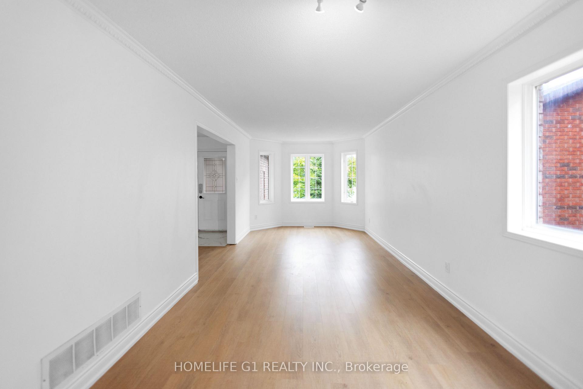 Photo 6 of 9 Hodgson Drive, Barrie, Northwest — HOMEH