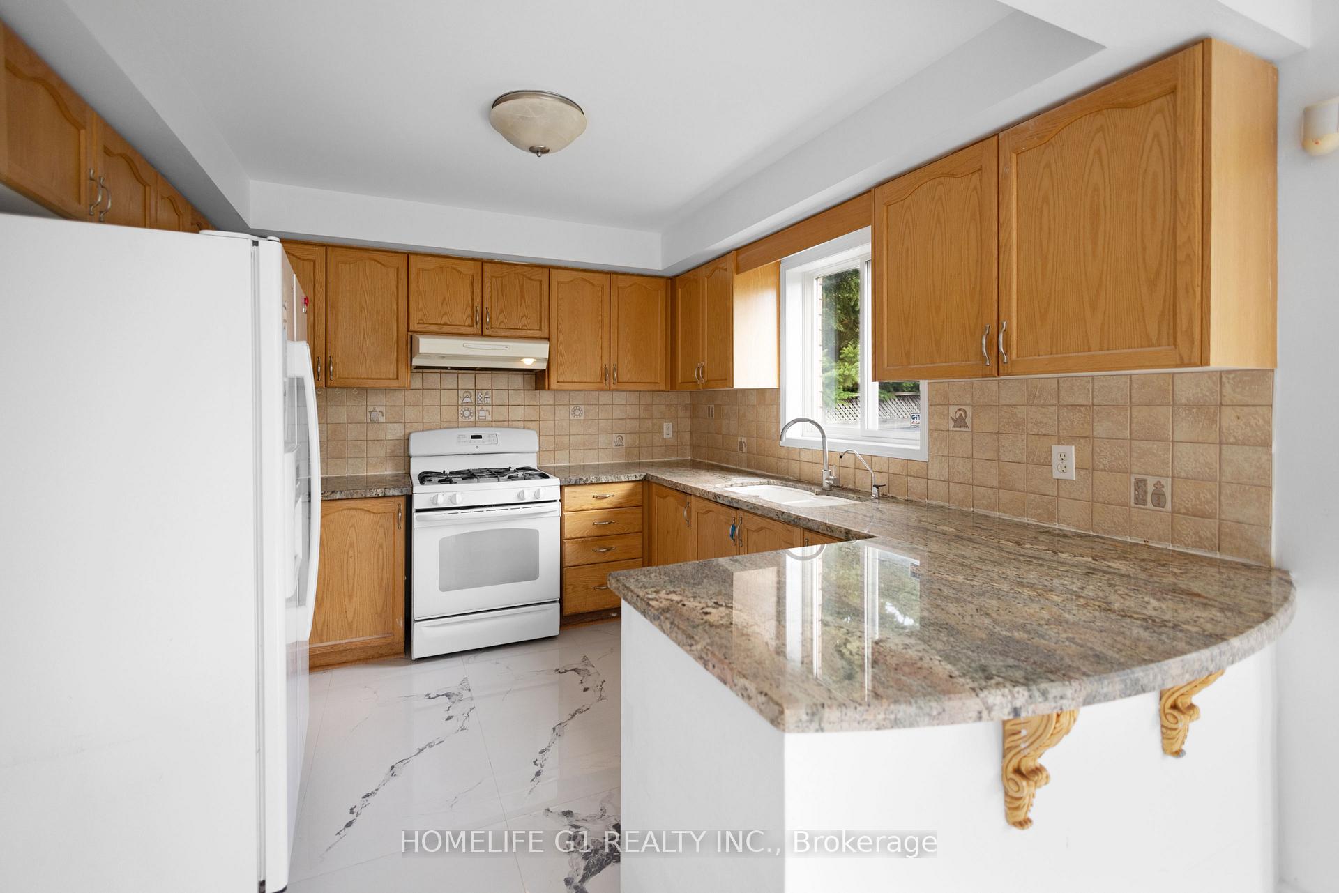 Photo 7 of 9 Hodgson Drive, Barrie, Northwest — HOMEH