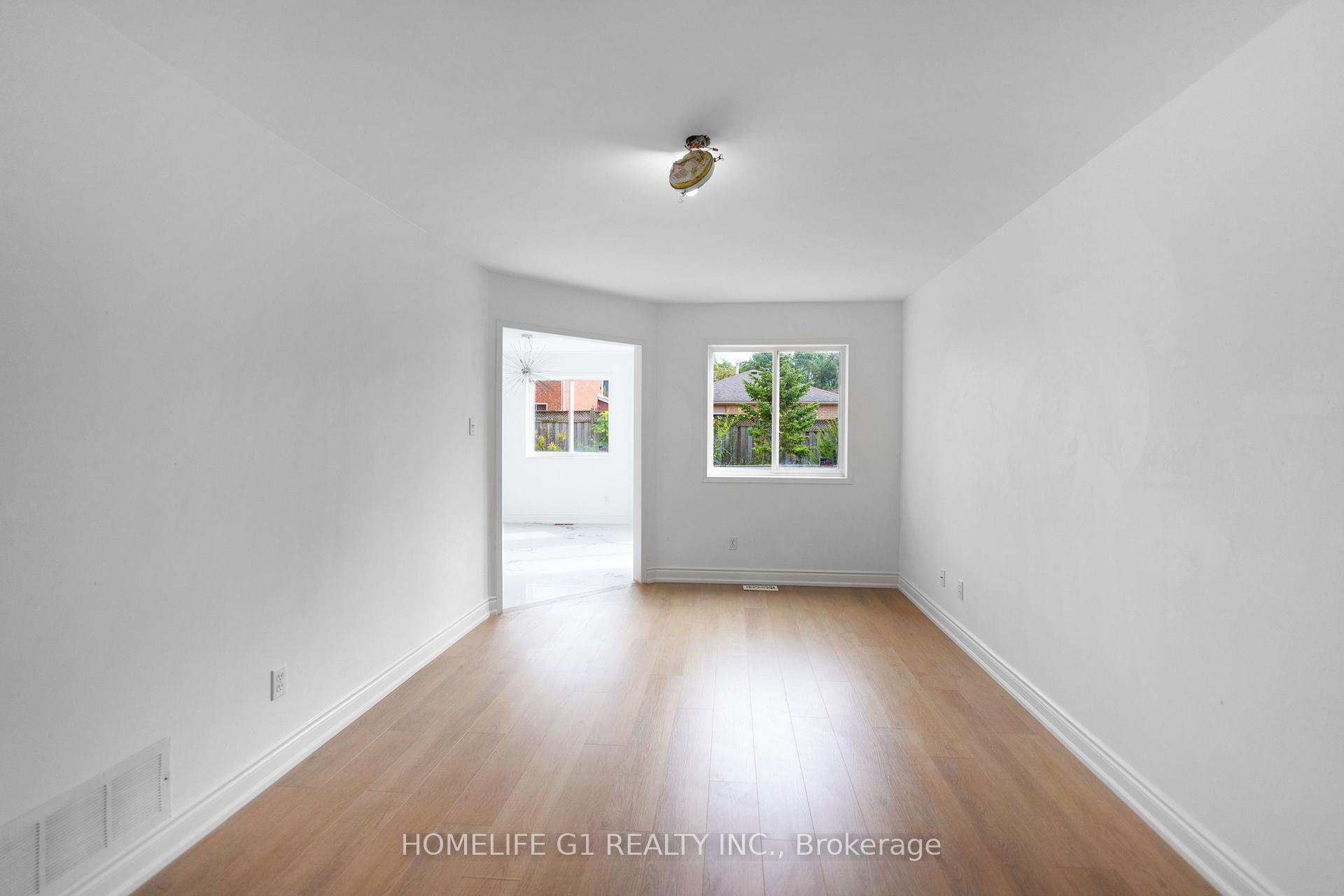 Photo 8 of 9 Hodgson Drive, Barrie, Northwest — HOMEH
