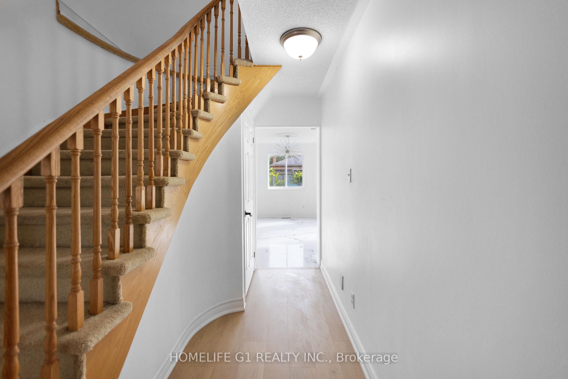 Photo 10 of 9 Hodgson Drive, Barrie, Northwest — HOMEH