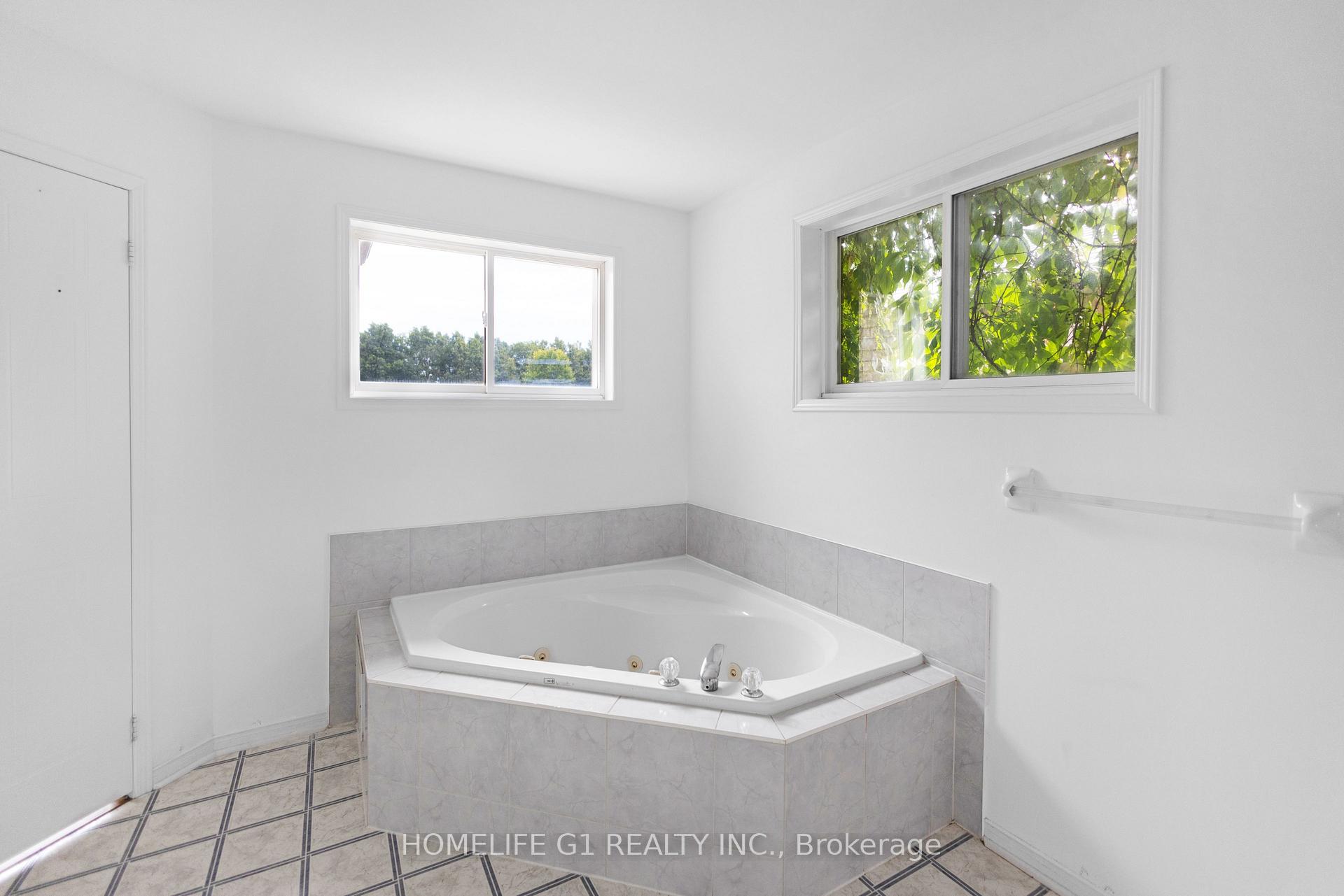 Photo 16 of 9 Hodgson Drive, Barrie, Northwest — HOMEH