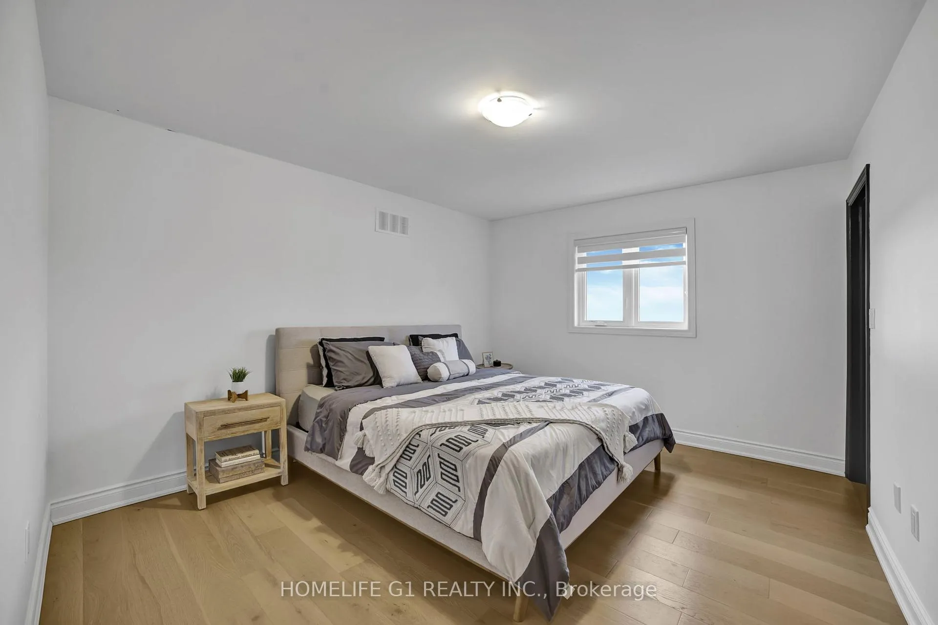 Photo 33 of 24 Cesar Place, Hamilton, Ancaster — HOMEH