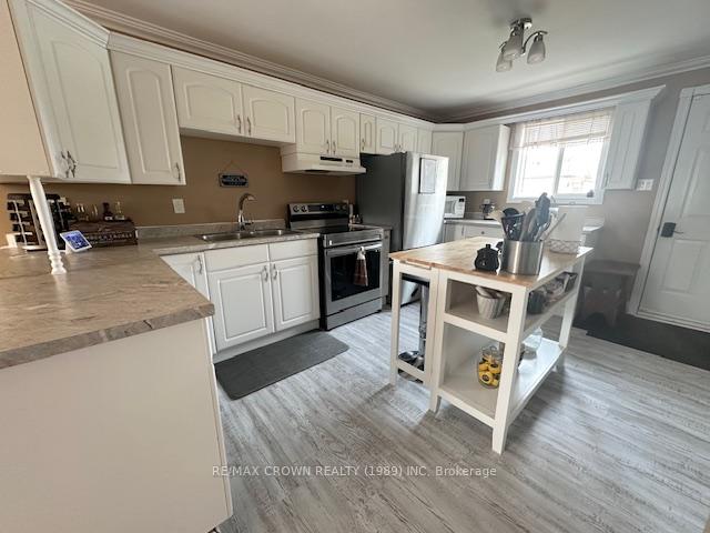 Photo 10 of 11 Cartier Avenue, Kapuskasing — HOMEH