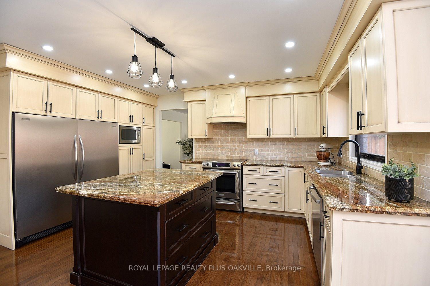Photo 14 of 81 Jerome Park Drive, Hamilton, Dundas — HOMEH