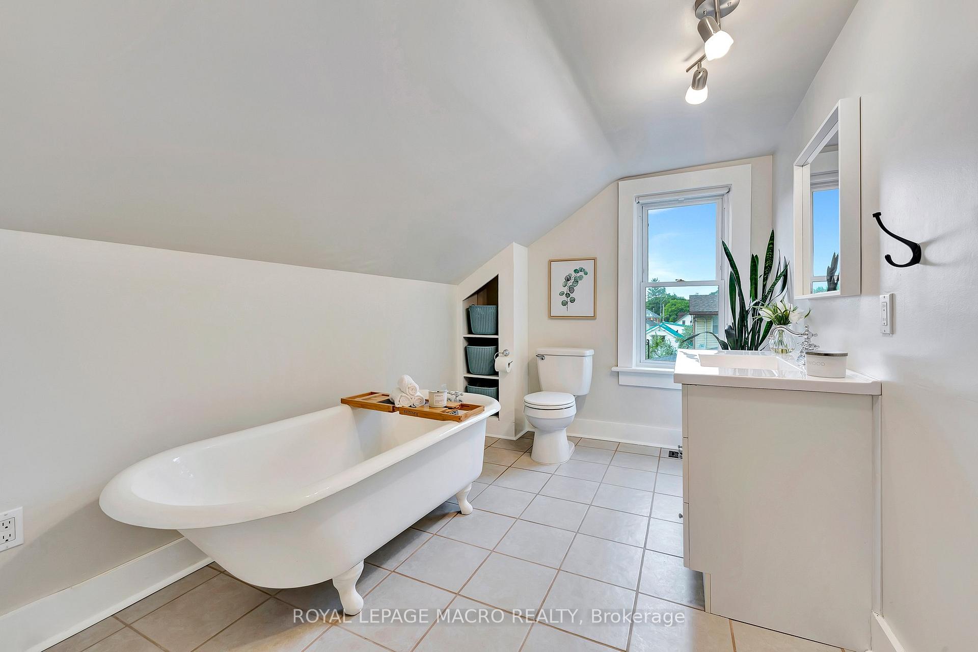 Photo 13 of 1725 Franklin Boulevard, Cambridge, Hespeler Village — HOMEH