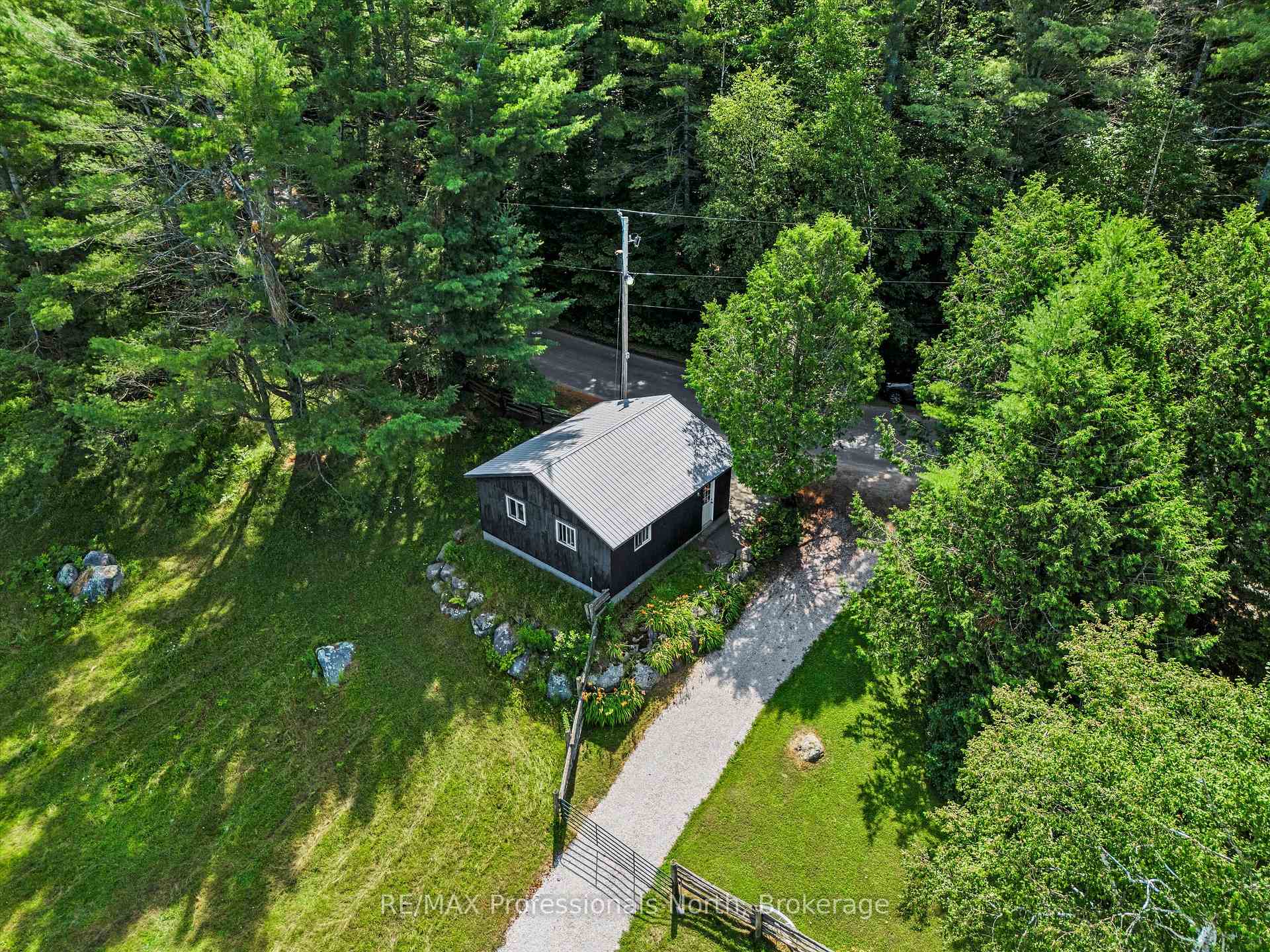 Photo 13 of 1069 Kirk Line E, Bracebridge, Macaulay — HOMEH