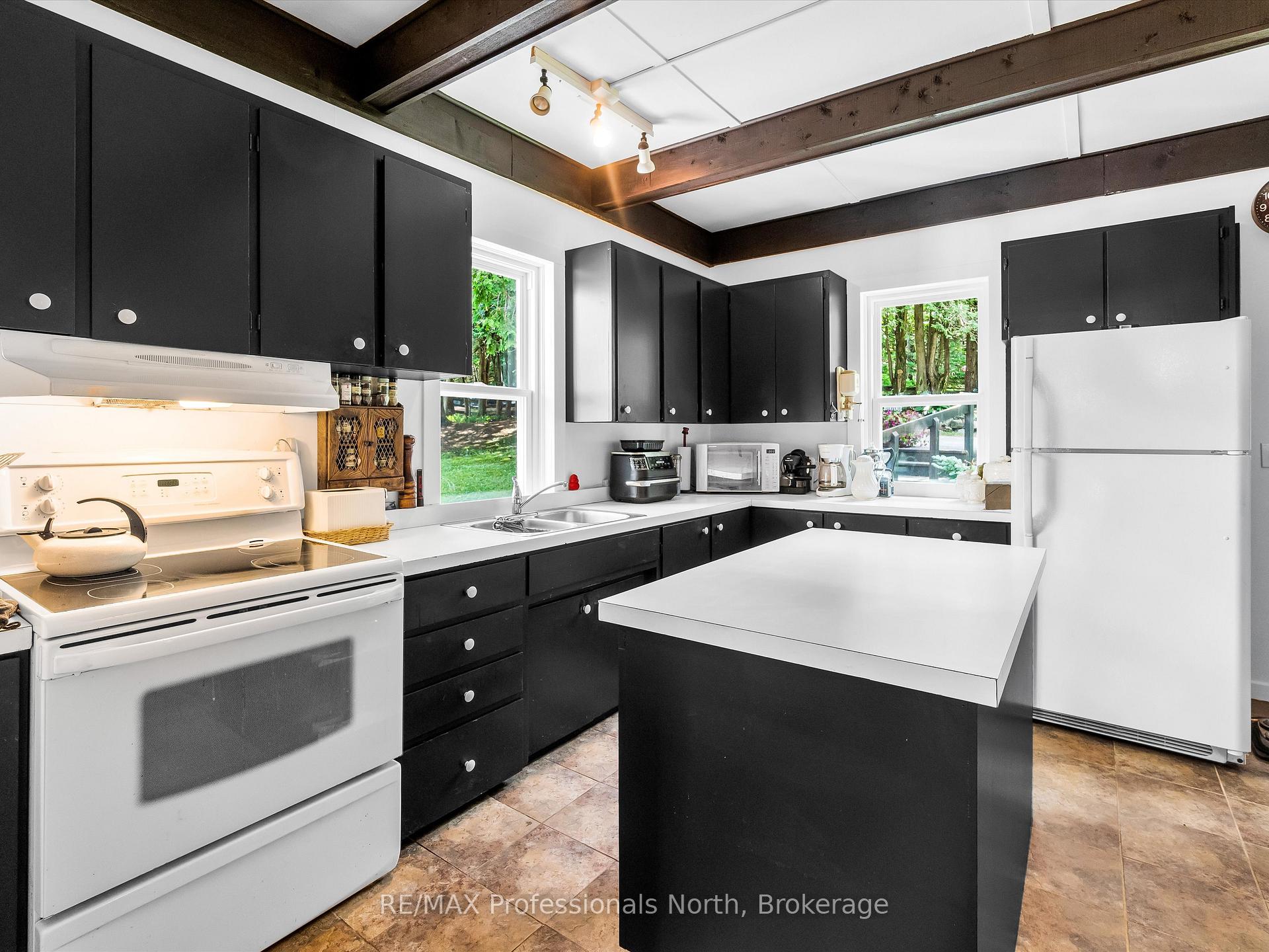 Photo 33 of 1069 Kirk Line E, Bracebridge, Macaulay — HOMEH