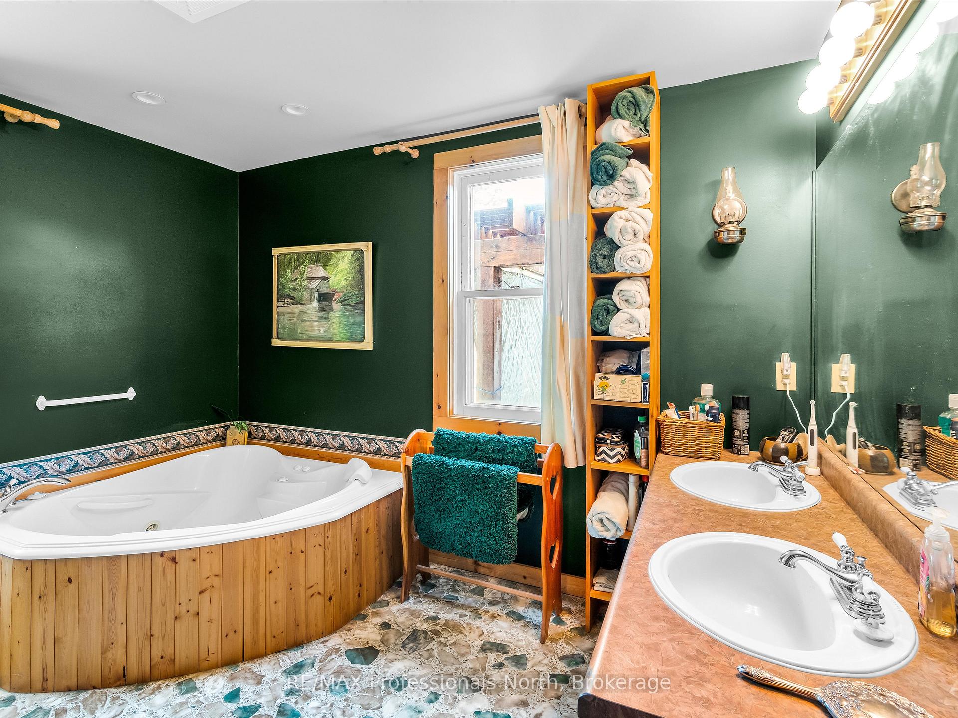 Photo 41 of 1069 Kirk Line E, Bracebridge, Macaulay — HOMEH