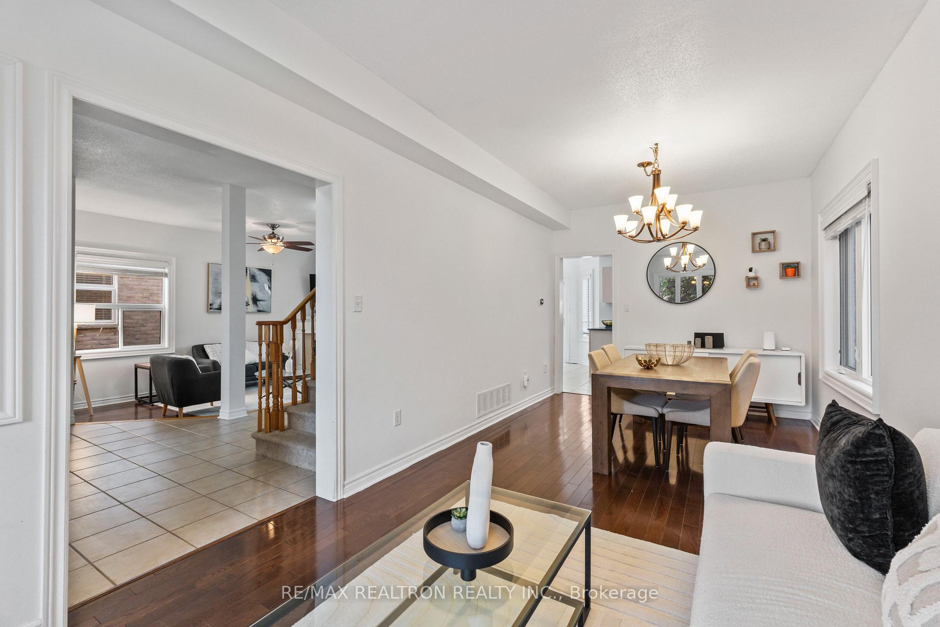 Photo 4 of 11 Jessica Drive, Barrie, Painswick South — HOMEH