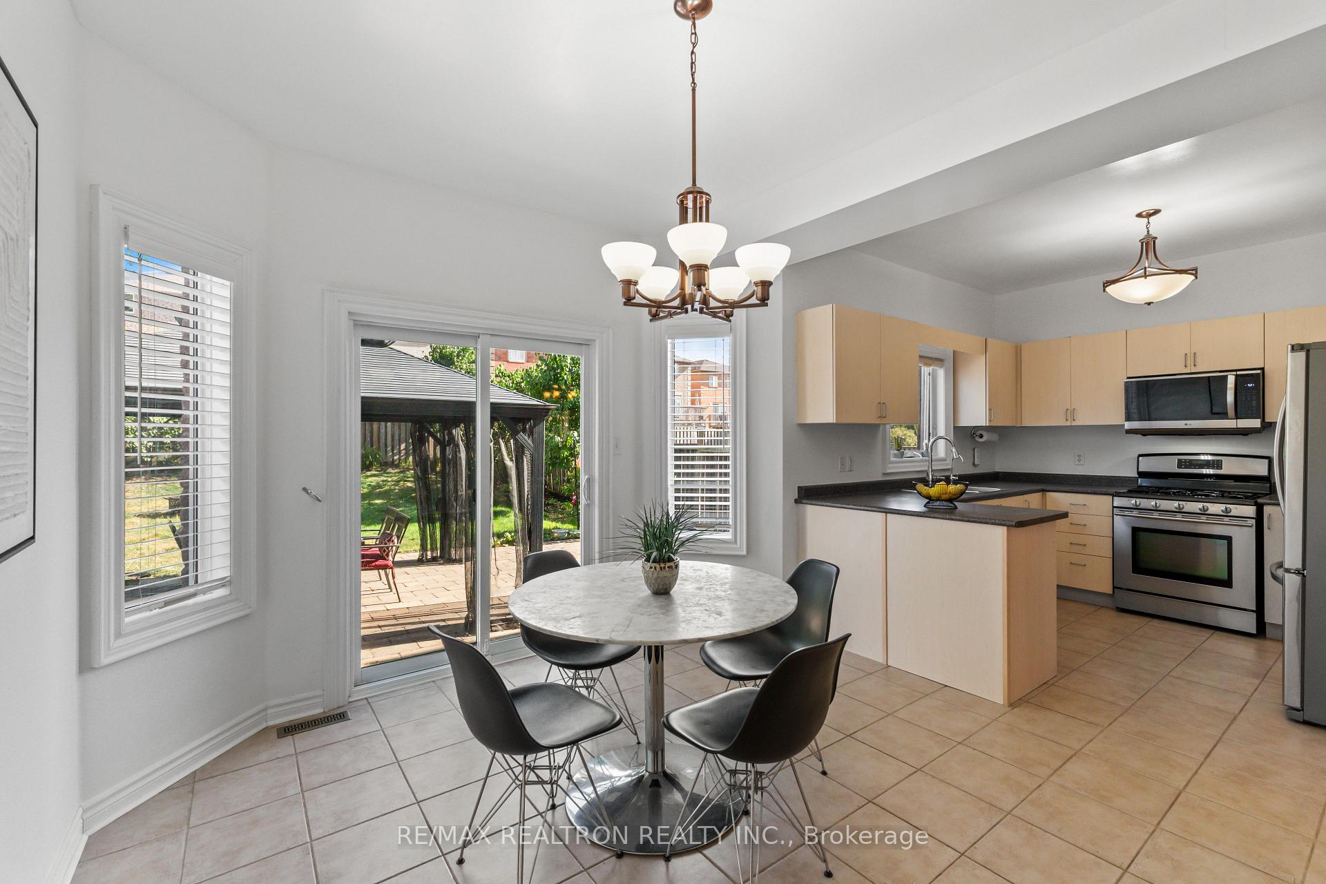 Photo 9 of 11 Jessica Drive, Barrie, Painswick South — HOMEH