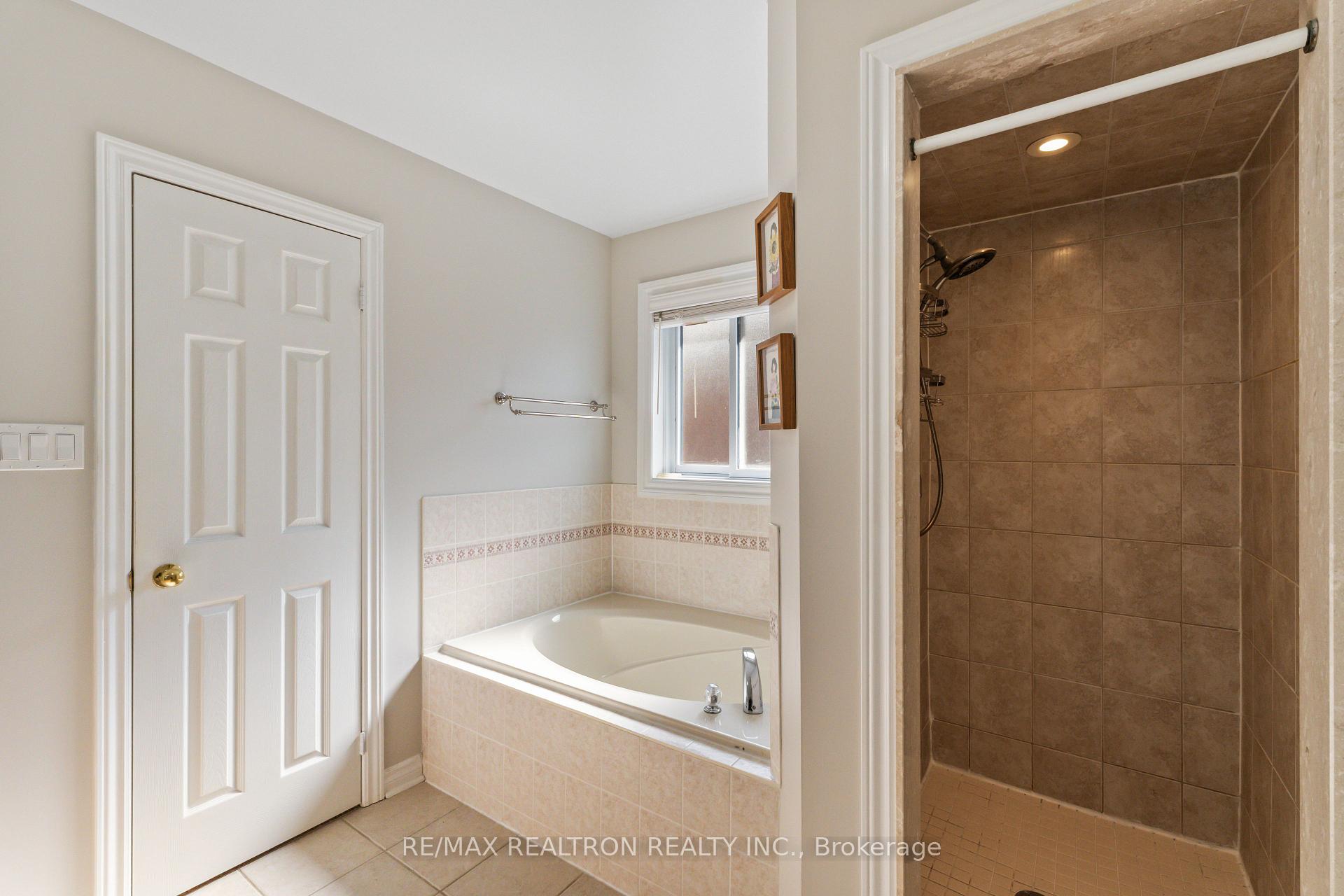 Photo 17 of 11 Jessica Drive, Barrie, Painswick South — HOMEH
