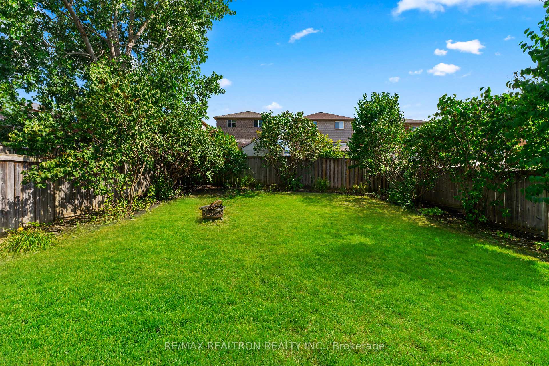Photo 28 of 11 Jessica Drive, Barrie, Painswick South — HOMEH