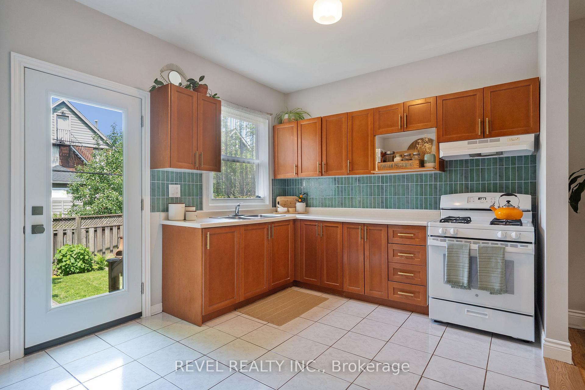 Photo 22 of 33 Holton Avenue N, Hamilton, Gibson — HOMEH