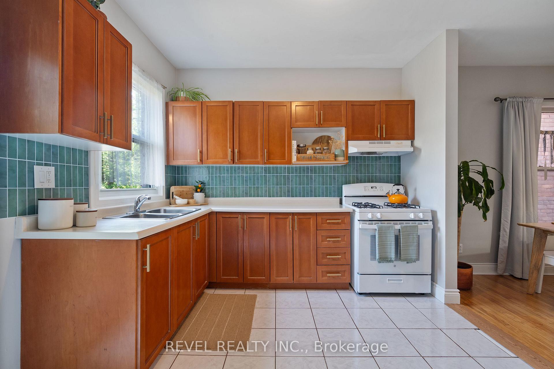 Photo 23 of 33 Holton Avenue N, Hamilton, Gibson — HOMEH