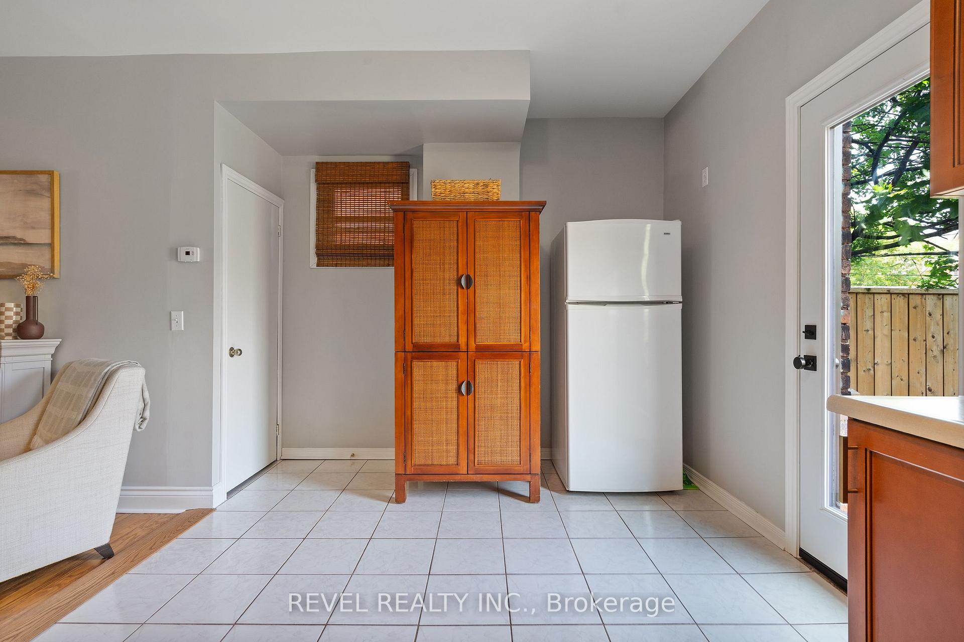 Photo 25 of 33 Holton Avenue N, Hamilton, Gibson — HOMEH