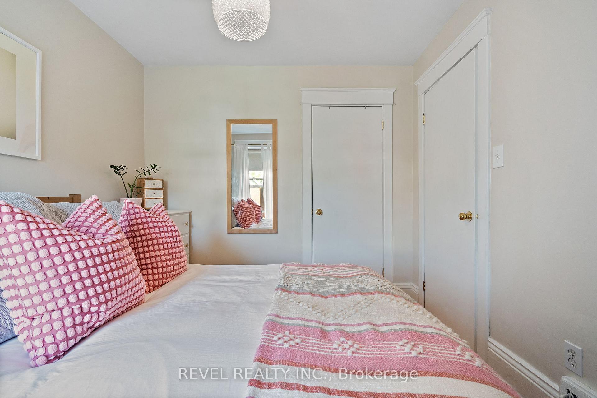 Photo 33 of 33 Holton Avenue N, Hamilton, Gibson — HOMEH