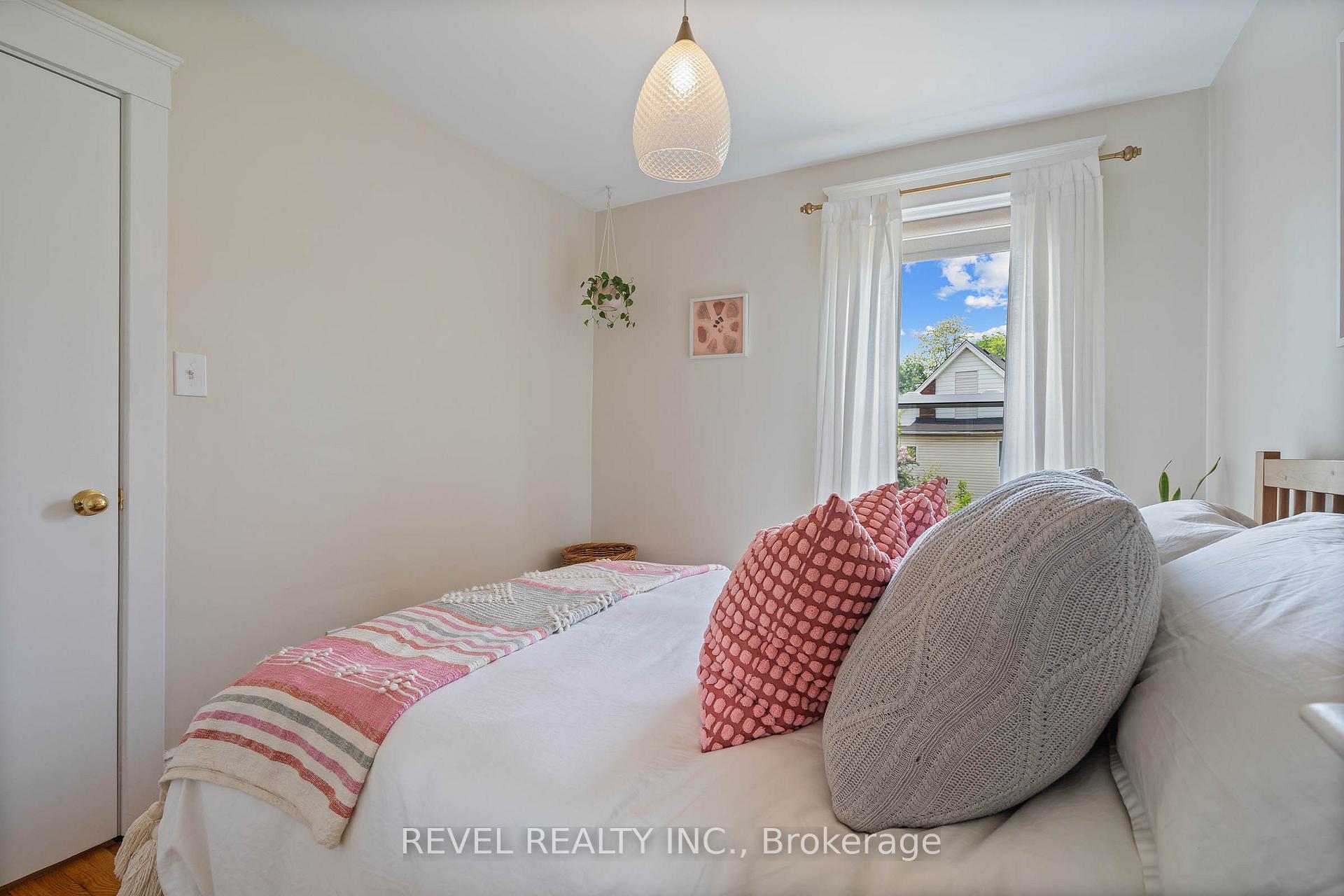 Photo 28 of 33 Holton Avenue N, Hamilton, Gibson — HOMEH