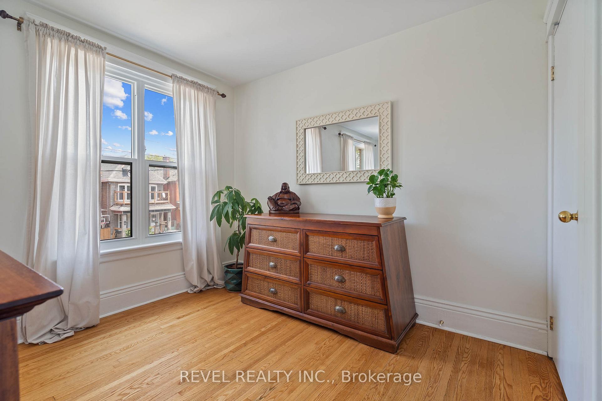 Photo 31 of 33 Holton Avenue N, Hamilton, Gibson — HOMEH