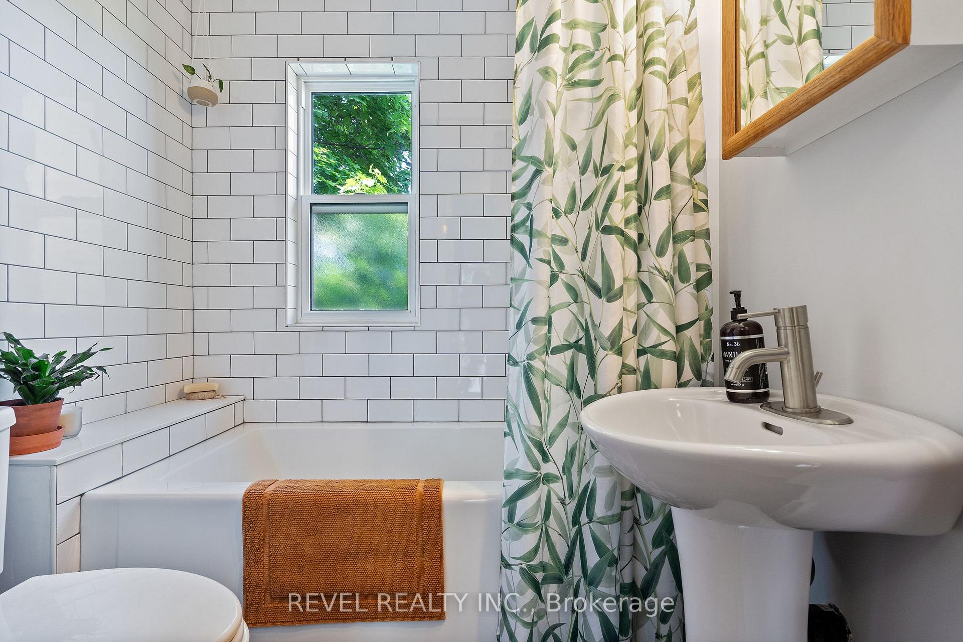 Photo 39 of 33 Holton Avenue N, Hamilton, Gibson — HOMEH
