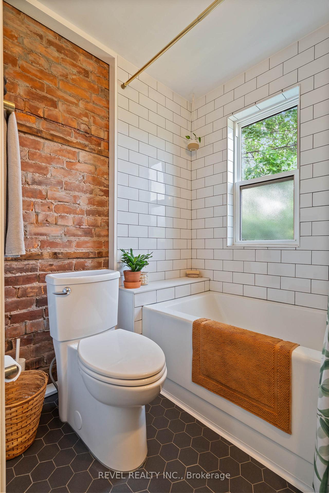 Photo 41 of 33 Holton Avenue N, Hamilton, Gibson — HOMEH
