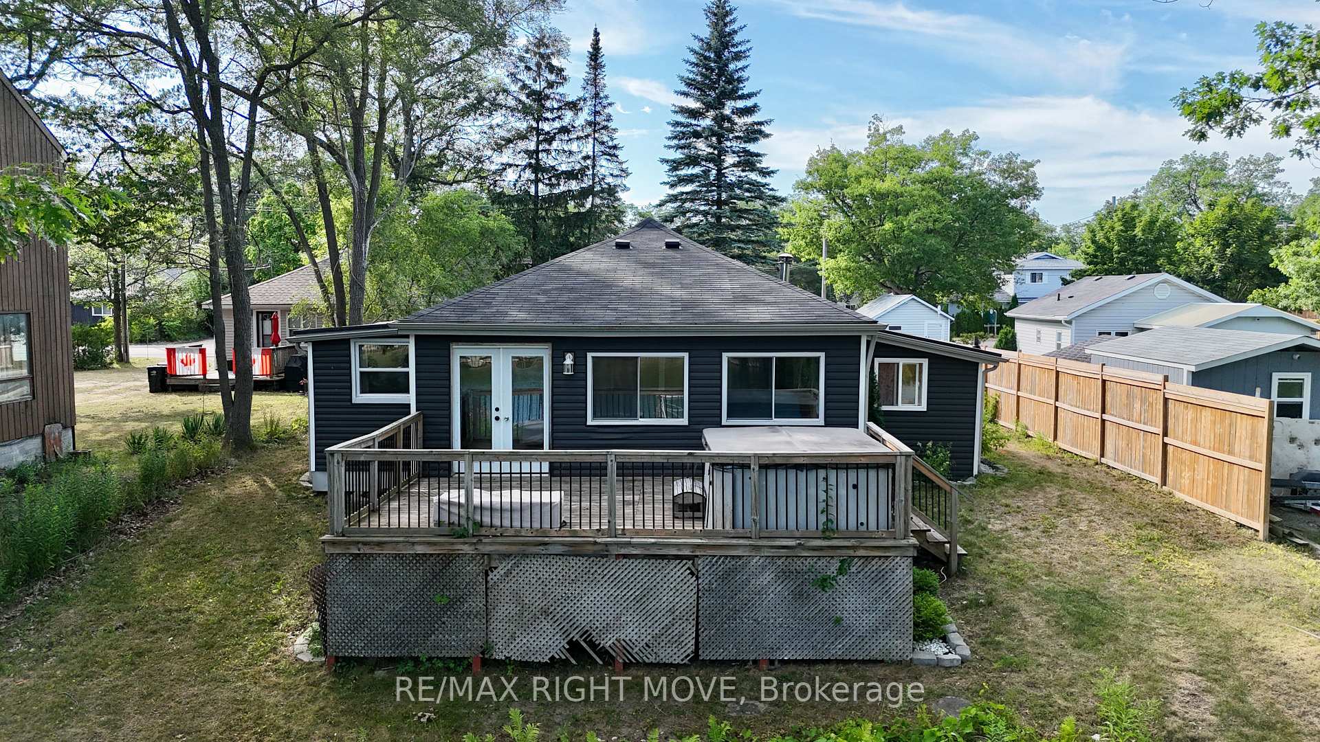 Photo 1 of 993 Mosley Street, Wasaga Beach — HOMEH