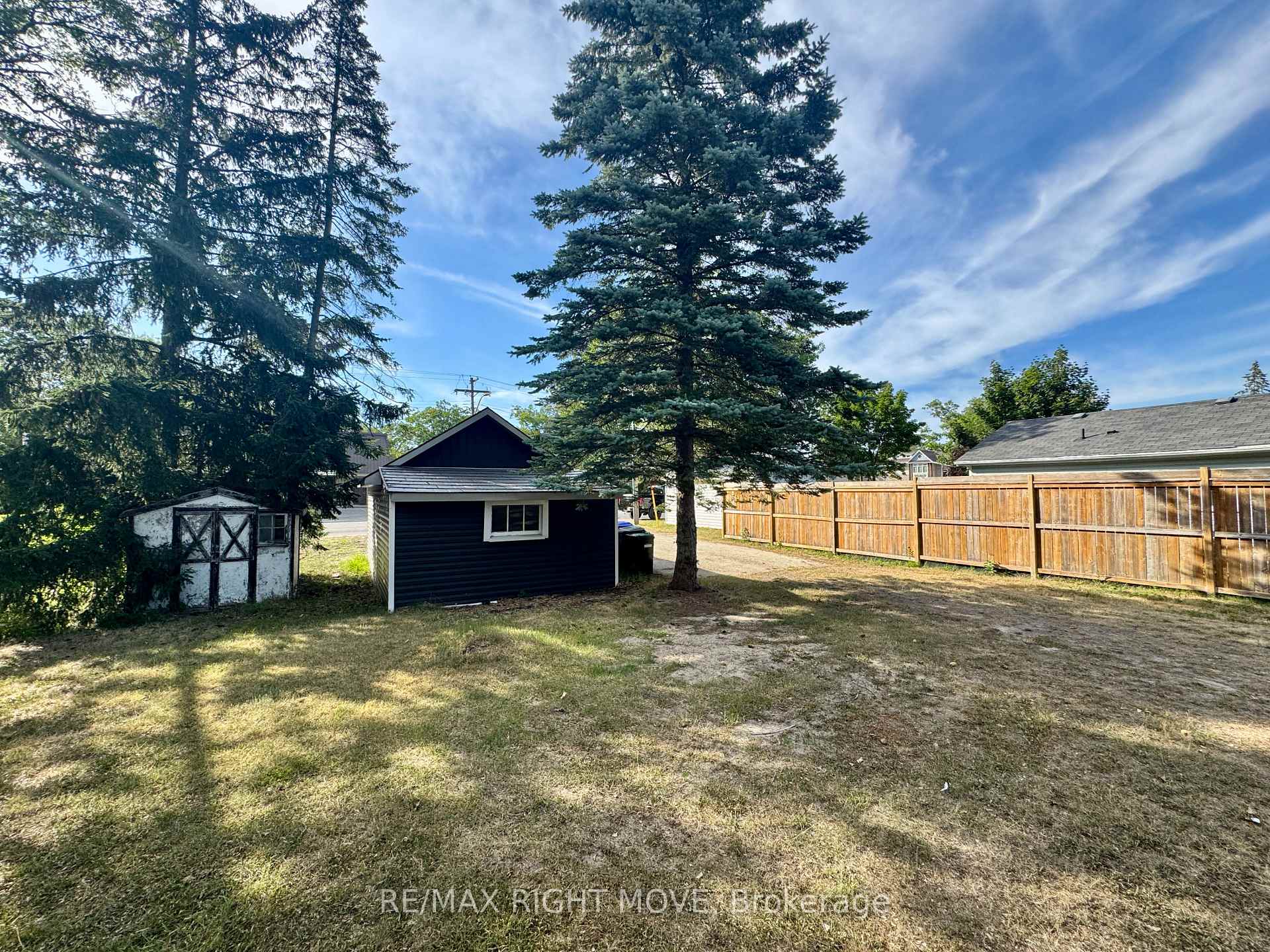 Photo 7 of 993 Mosley Street, Wasaga Beach — HOMEH