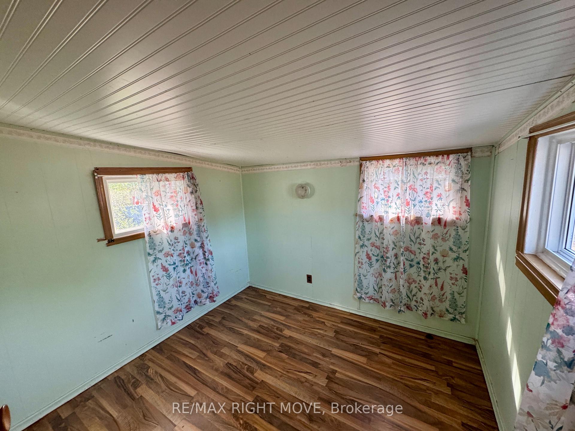 Photo 4 of 993 Mosley Street, Wasaga Beach — HOMEH