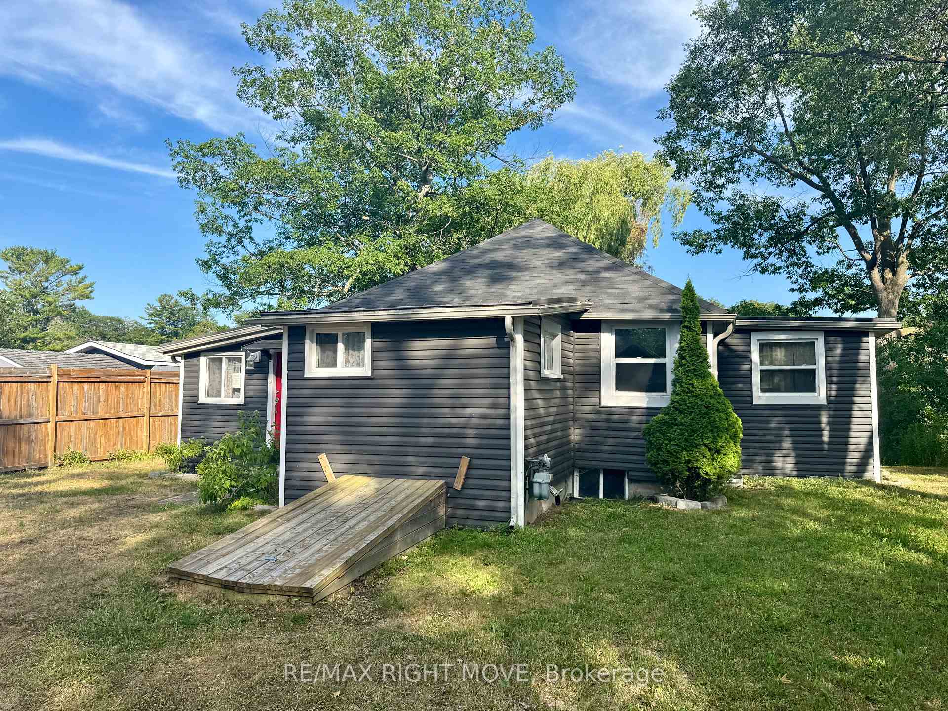 Photo 20 of 993 Mosley Street, Wasaga Beach — HOMEH