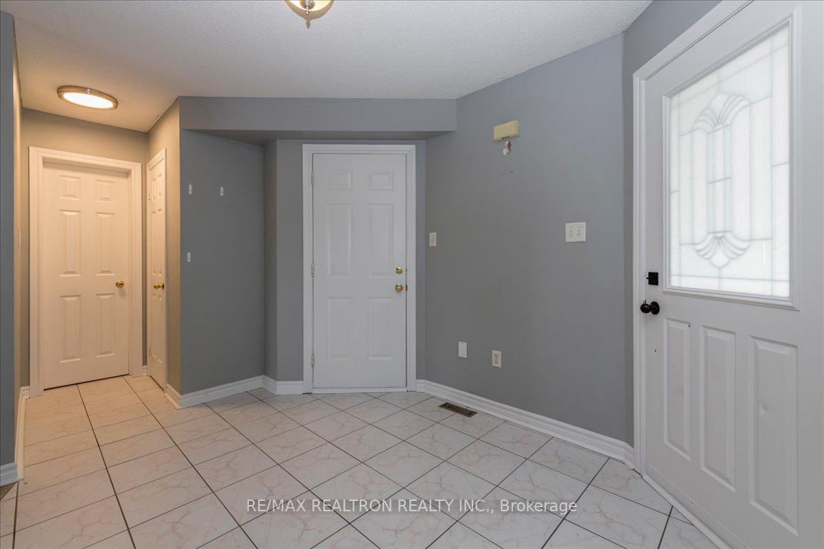Photo 2 of 64 Stoneybrook Crescent, Barrie, Ardagh — HOMEH