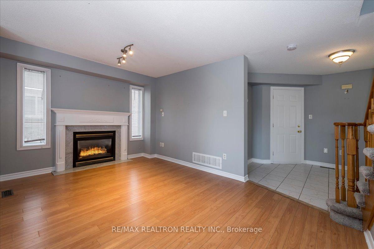 Photo 3 of 64 Stoneybrook Crescent, Barrie, Ardagh — HOMEH