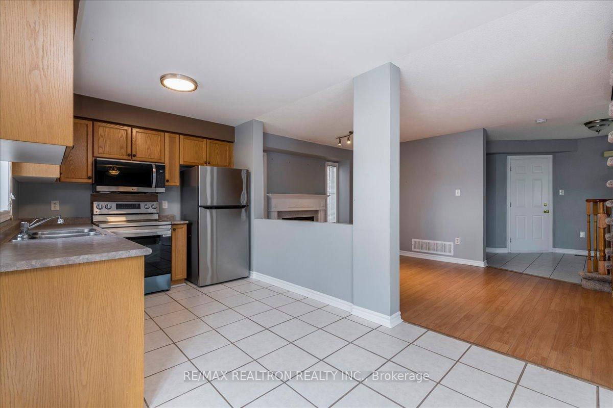Photo 5 of 64 Stoneybrook Crescent, Barrie, Ardagh — HOMEH