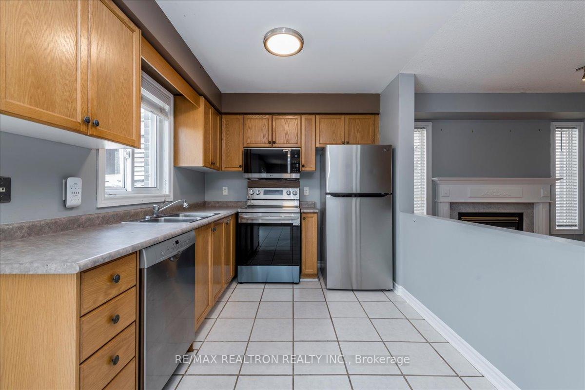 Photo 9 of 64 Stoneybrook Crescent, Barrie, Ardagh — HOMEH