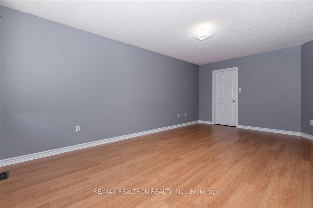 Photo 12 of 64 Stoneybrook Crescent, Barrie, Ardagh — HOMEH