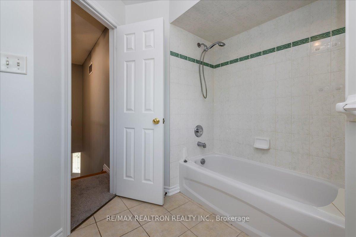 Photo 22 of 64 Stoneybrook Crescent, Barrie, Ardagh — HOMEH