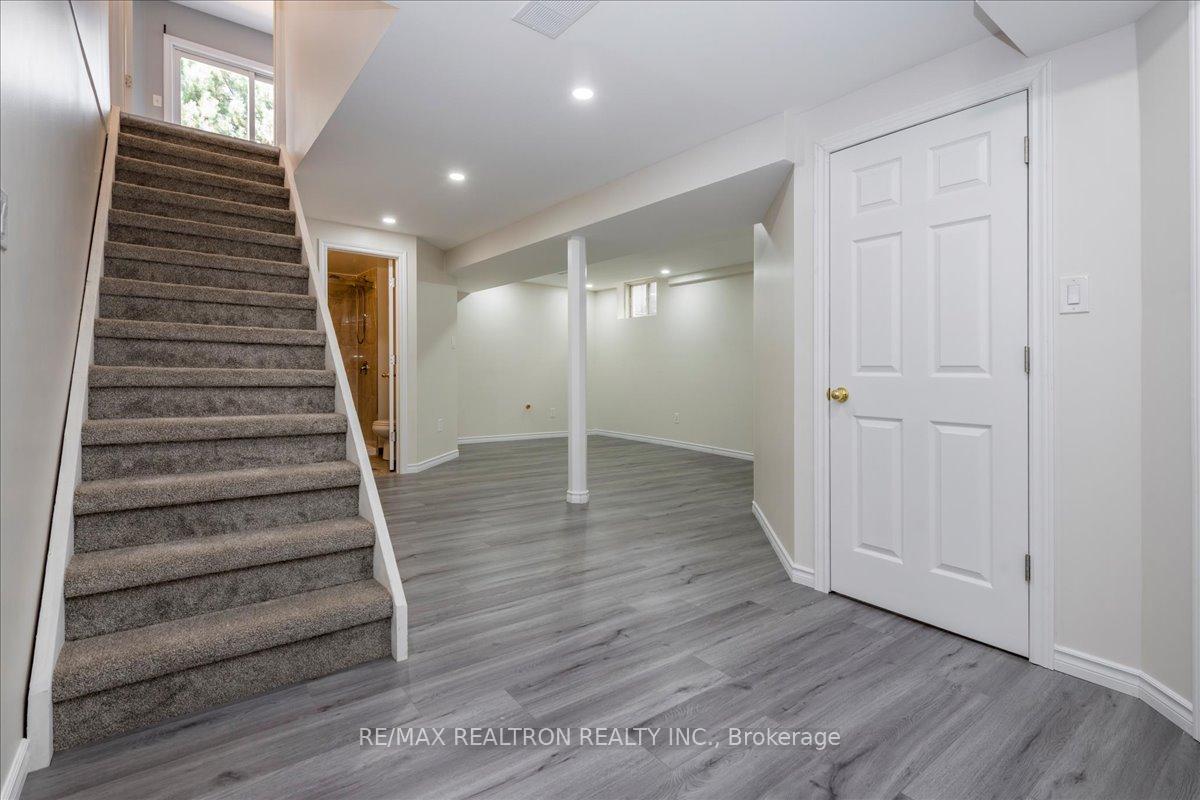 Photo 25 of 64 Stoneybrook Crescent, Barrie, Ardagh — HOMEH